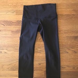 Lululemon Black cropped yoga pants/leggings 8 EUC✨